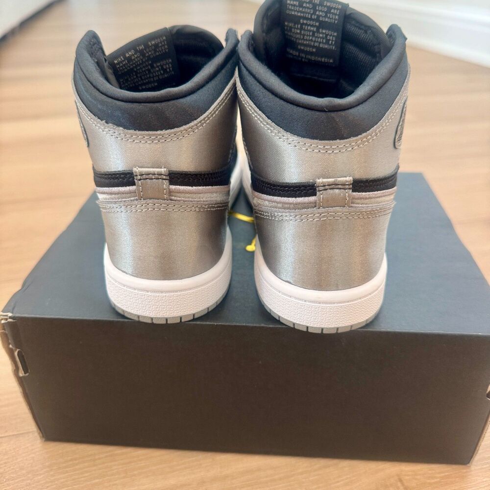 AIR JORDAN 1 RETRO HIGH "BLACK/ MEDIUM GREY/ WHITE" PS -Big Kids 3 - NEW in box - Picture 7 of 9